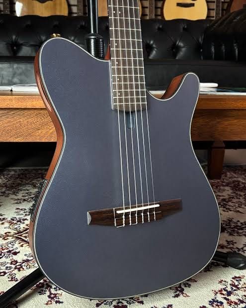 Guitarra Ibanez FRH10N-IBF nova com estojo