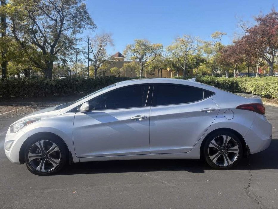 Hyundai Elantra Limited      2015