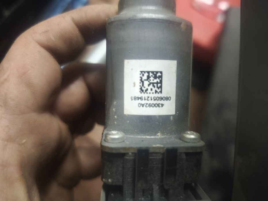 Скло підйомник Citroen Berlingo  c4 лівий