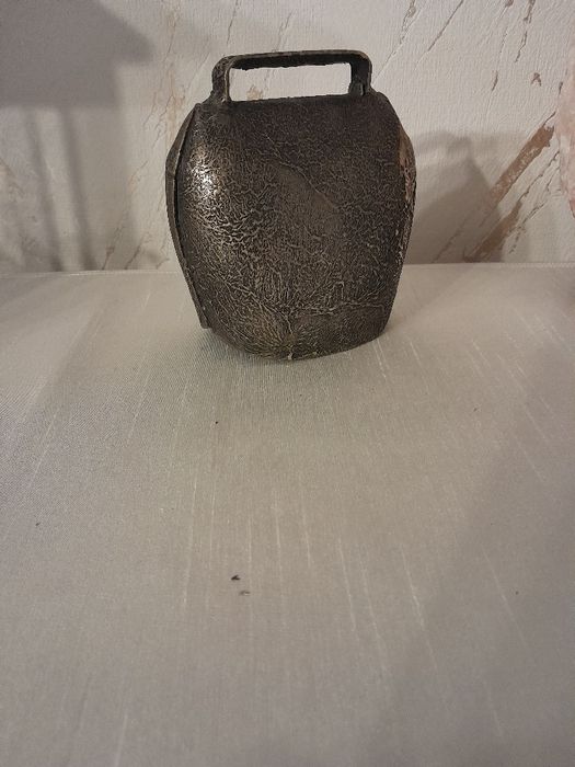 Mosiężny dzwonek pasterski