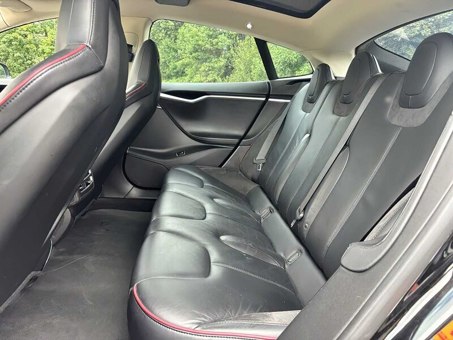 Tesla Model S      2015