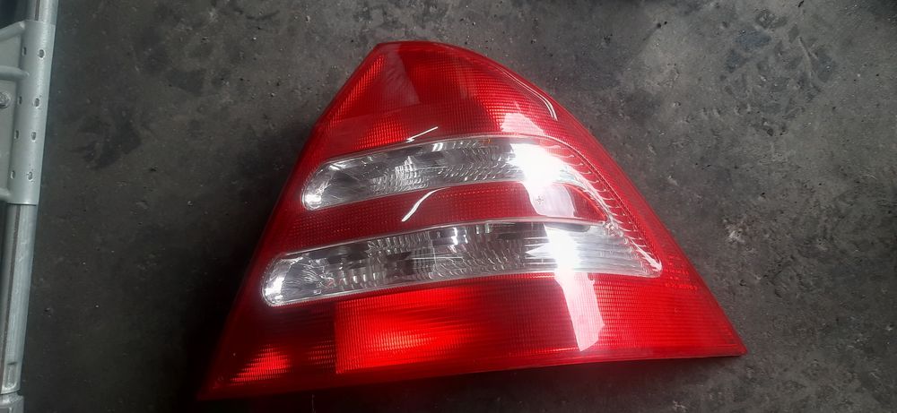 Lampa tylna prawa mercedes w203