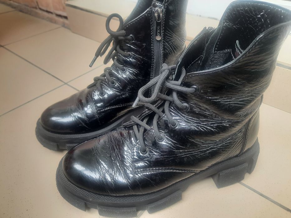 Лаковані шкіряні осінні сапожки, кожаные ботинки