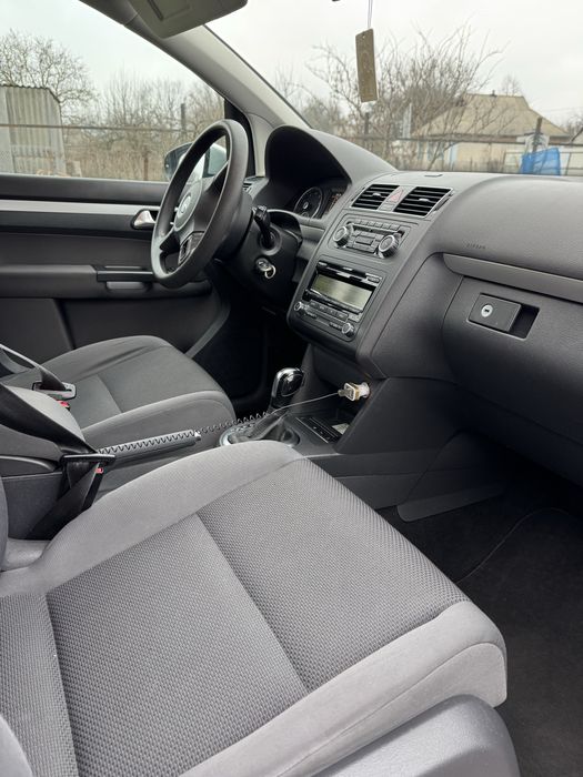 Volkswagen Touran 2011 рік