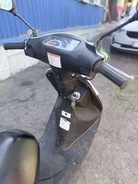 Мопед Suzuki lets 2 бабочка