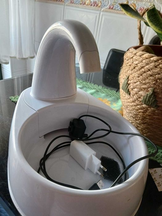 Bebedouro Fonte Curved Stream para gato e cão - Trixie - 2.5 lts