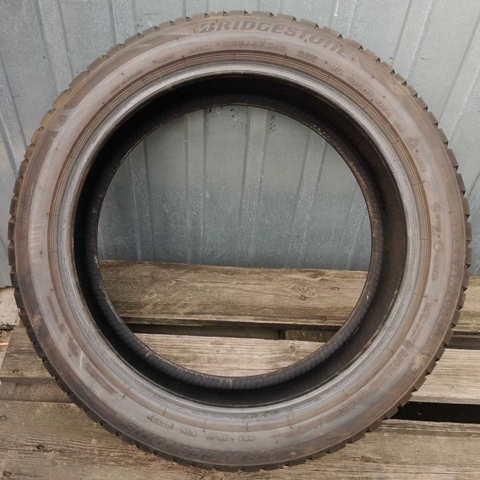261) Opona - 225/40/18 - Bridgestone - 5.5mm - 1sx2022 - Zimowa