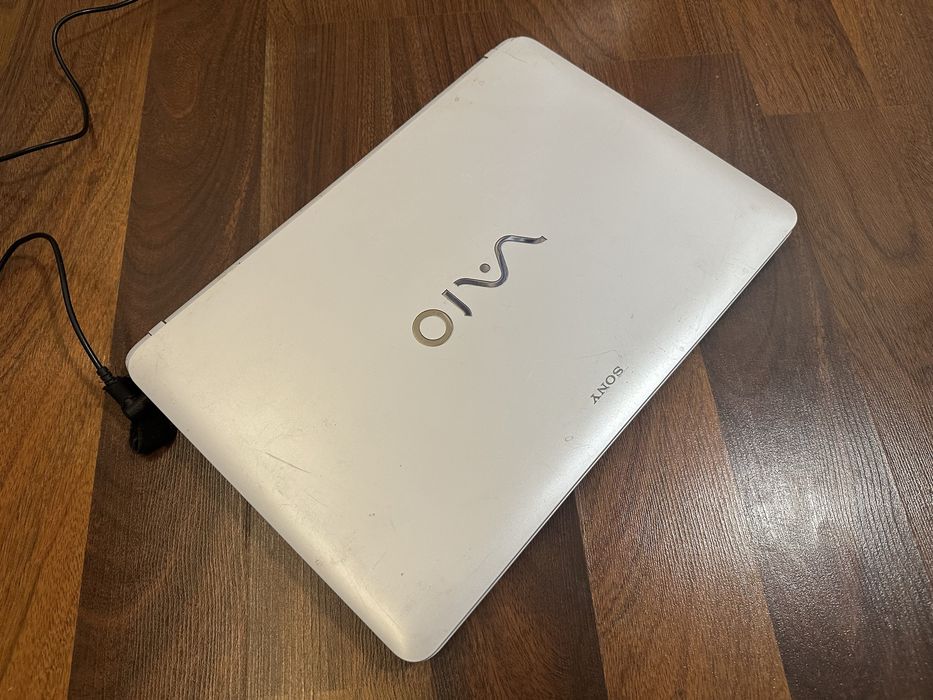 Sony VAIO SVF1521C6E 15.5" Pentium 4GB 500GB GT740M