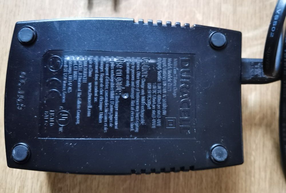 Зарядное устройство для аккумуляторов AA/AAA Duracell CEF21