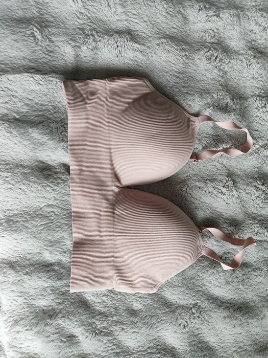 Top z miseczkami rozmiar M