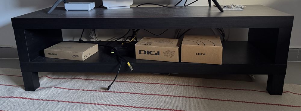 Consola TV preta ikea