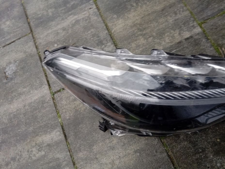 Lampa reflektor prawy przód Toyota Corolla Cross Oryginał Europa