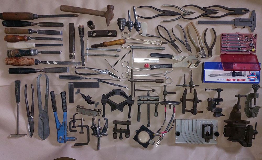 Инструменты в гараж.