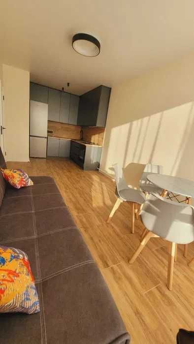 Подобова оренда в районі податкового університету ЖК Нові метри Center