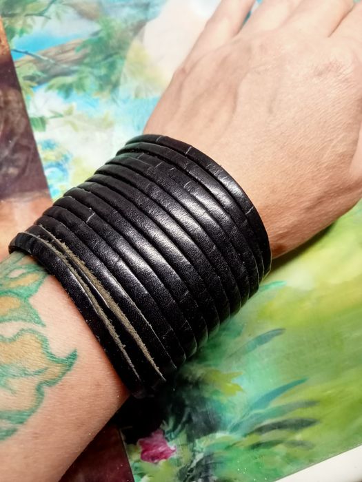 Браслет кожаный широкий на заклёпках