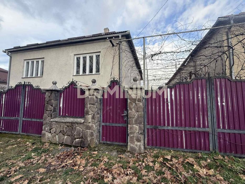 Продаж просторого будику в смт Королево