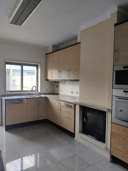 Aluga-se moradia em Ardegães