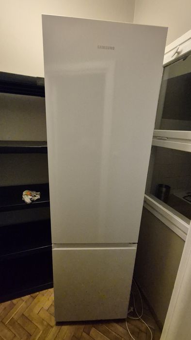 Lodówka z zamrażalnikiem dolnym SAMSUNG GRAND - 390 litrów.