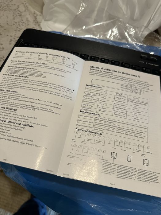 teclado universal de 10 polegadas , conecta via bluetooth .