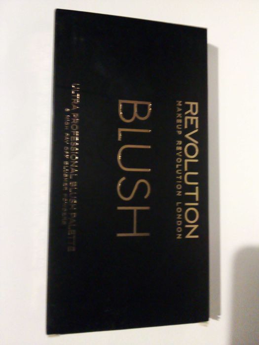 REVOLUTION  ultra professional BLUSH hot spice  palette
