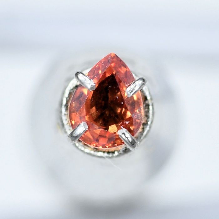 szafir kamień szlachetny 4.6 x 3.5 mm na pierścionek