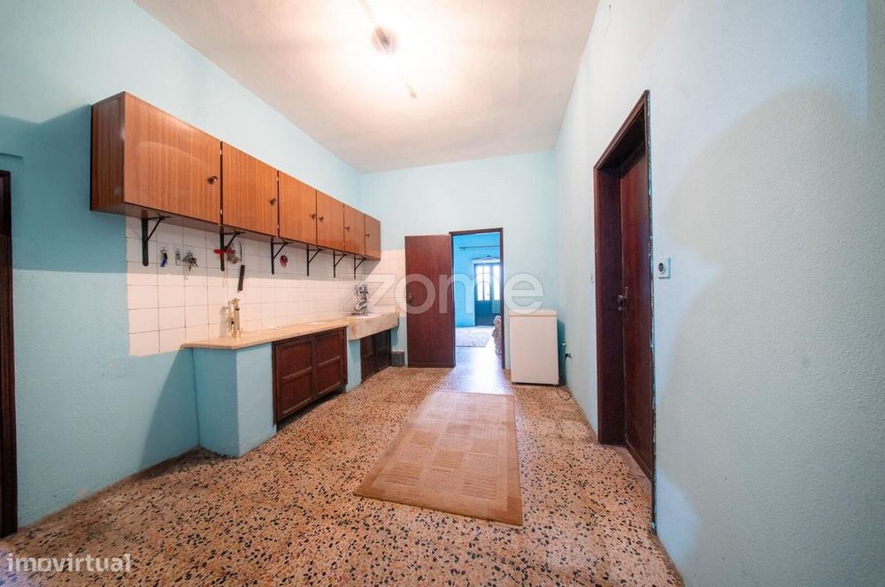 Moradia T4 com amplas áreas e elevado potencial em Mancelos