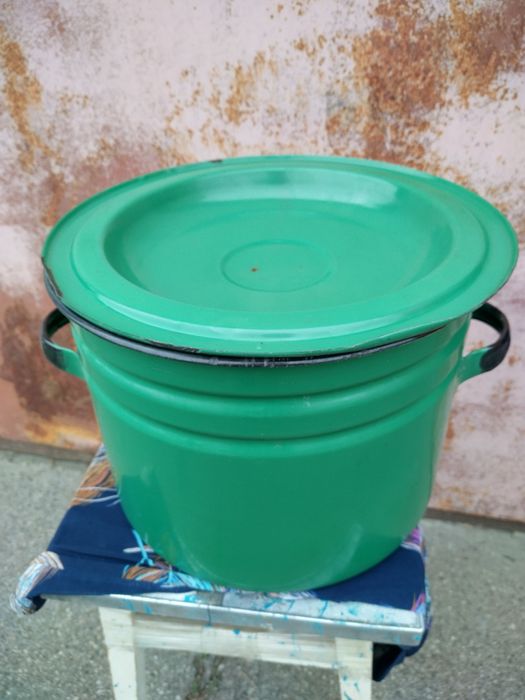 Продам большую эмалированную кастрюлю ссср