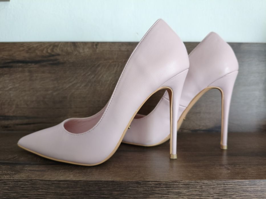 Szpilki pudrowo różowe DeeZee. Jak nowe. Polecam