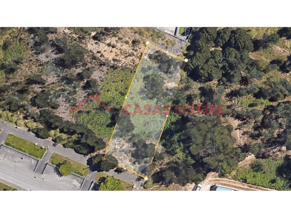 Lote para Construção de Moradia com 3 Pisos e Vistas Desafogadas