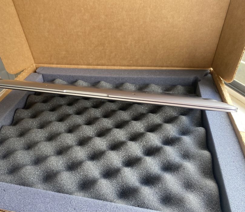 Продам MacBook Air 13” (2018)
