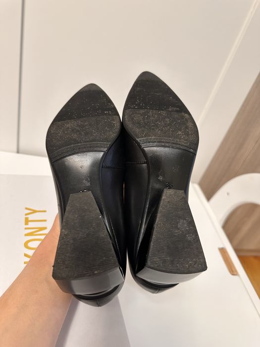 Туфлі човники на низьких підборах