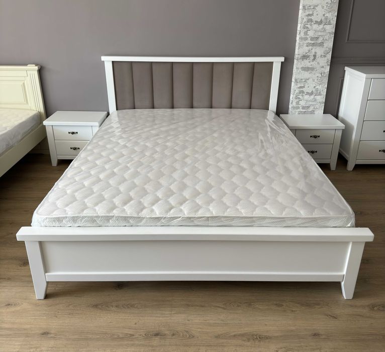 Біле ліжко з масиву дерева з м'яким узголів'ям, белая кровать в Одессе