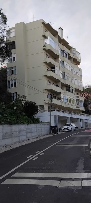 Vendo T2  perto da praia Estoril