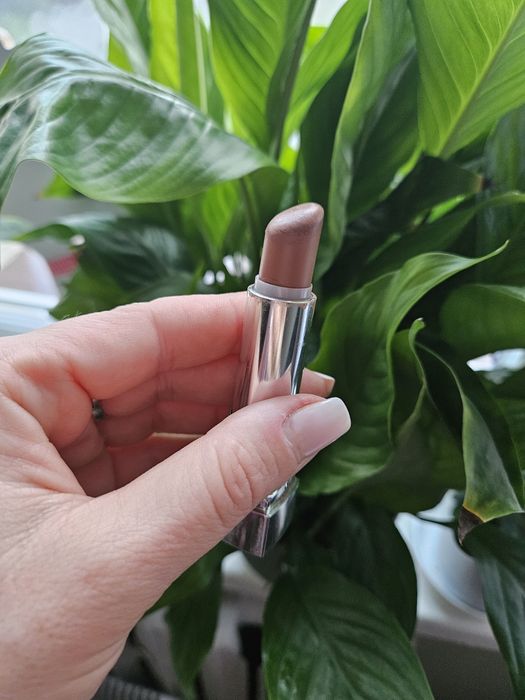 Maybelline Nude Embrance pomadka 930