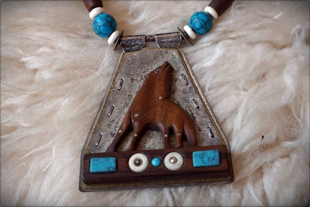 Artystyczny srebrny wisior medalion turkus ręcznie robiony wilk