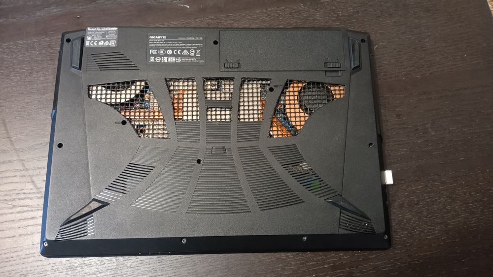 Gigabyte g5 com 445€ em upgrades rtx3060, 32GB ram!!  2x512GB SSD m2