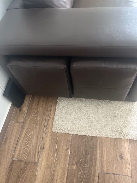 Sofá em pele com chaise longue usado