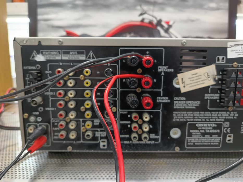 Amplituner Onkyo model TX-DS575.