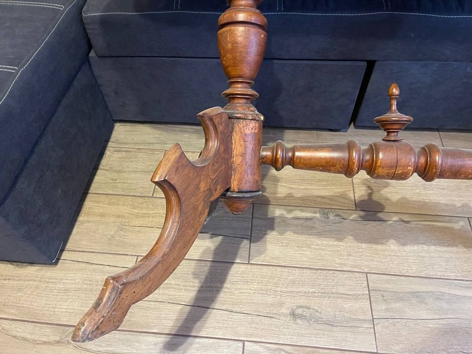 Антикварний стіл