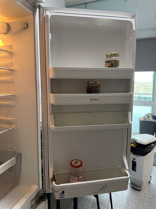 Ofereco Frigorifico a funcionar