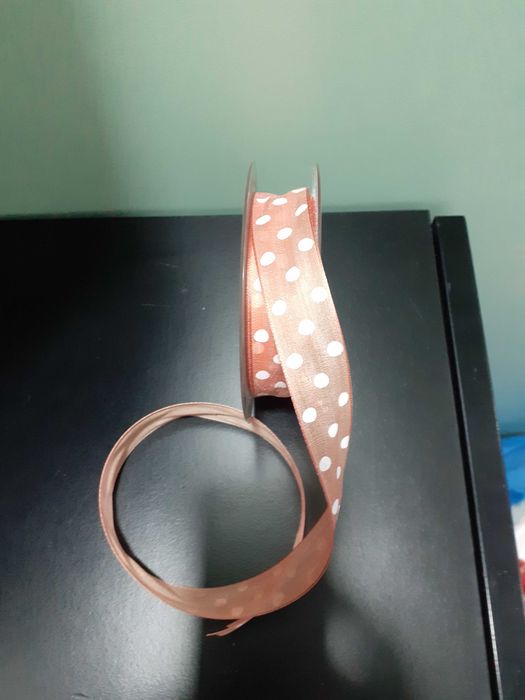 Fita tipo organza com bolinhas