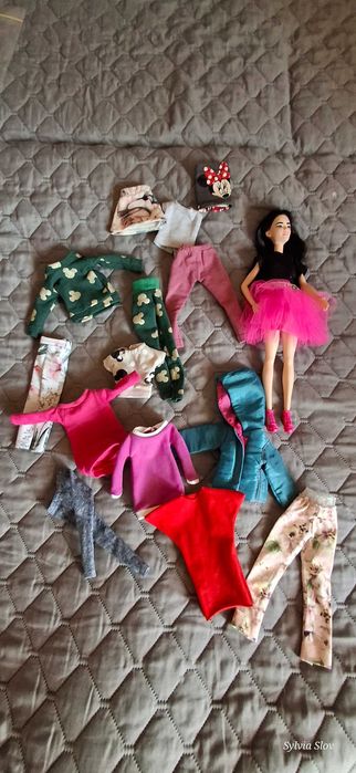 Lalka Barbie wraz z ubrankami -duzo