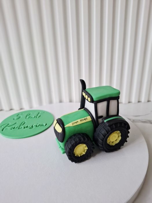 Traktor i tabliczka figurki z masy cukrowej
