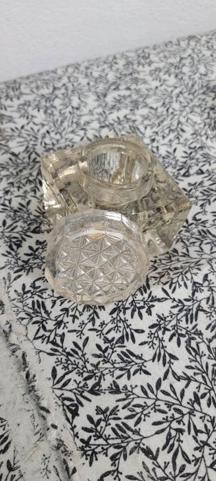 Tinteiros de vidro e de ferro