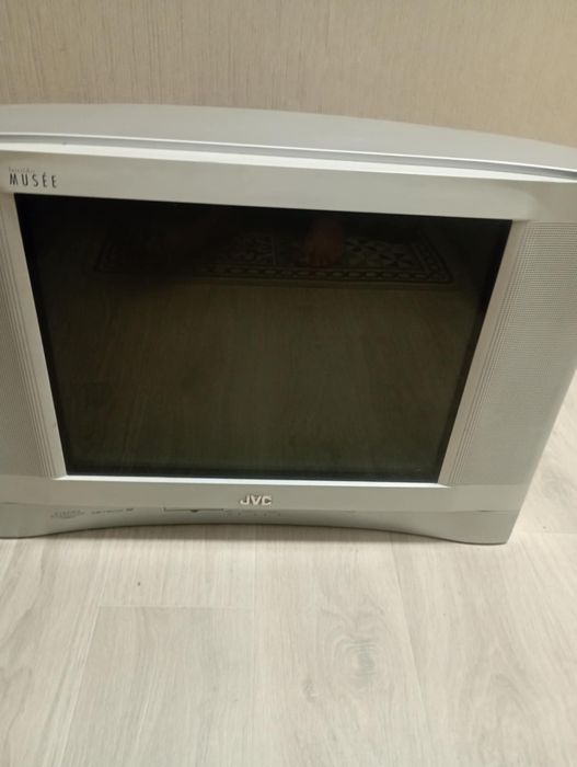 Телевизор робочий, якість чудова, стан ідеал