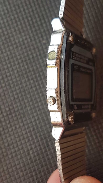 Zabytkowy zegarek cyfrowy Sanyo Alarm Chrono z lat 80.