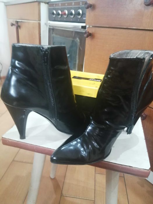 Ботиночки -Турция, лаковые натуральные ,на широкую ножку, размер 39