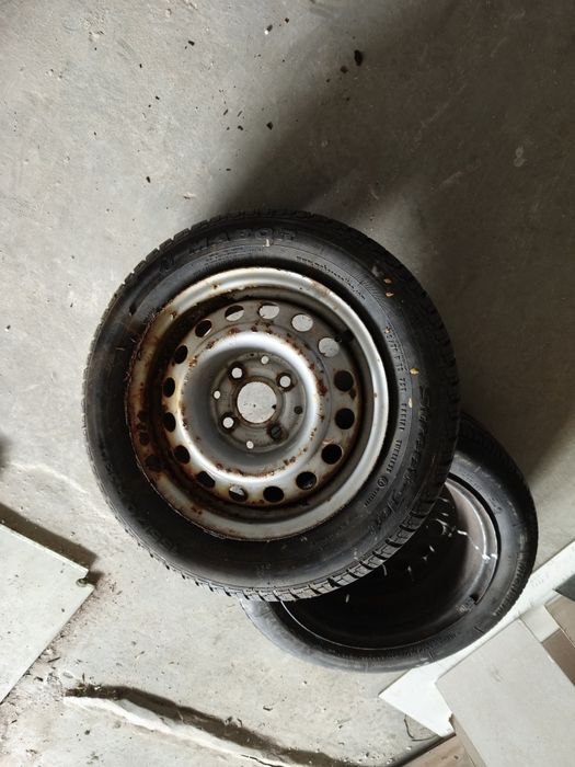 2 pneus e janta Fiat punto