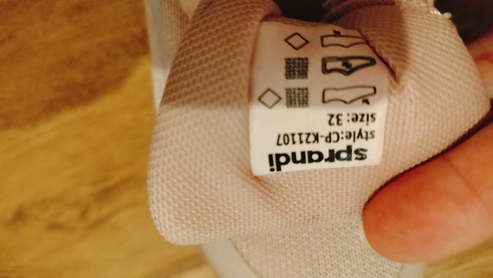 Buciki dla dziewczynki, gratis 2 pary butów do wody
