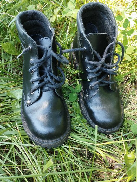 Czarne trapery Sznurowane